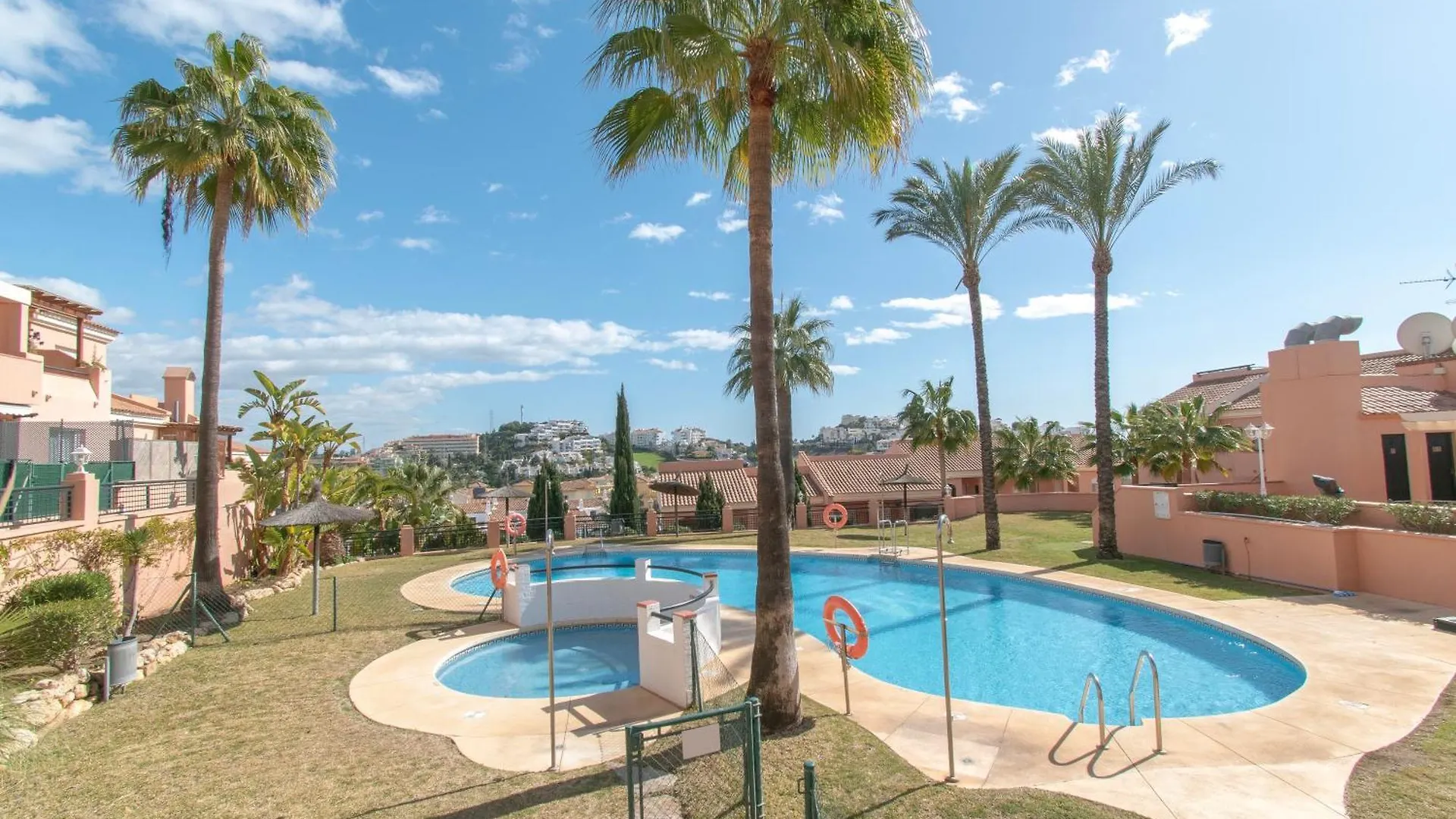 Family Duplex Riviera With Pool - Happy Rentals Sitio de Calahonda Espagne